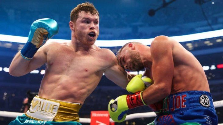 Canelo Álvarez ganó por nocaut técnico a Billy Joe Saunders ante más de 70 mil personas