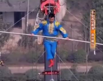 Un equilibrista pasa 3 días sobre las cuerdas
