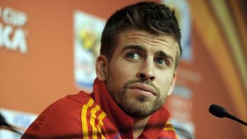 pique metio la pata y confirmo que cesc fabregas esta afuera del barcelona pique metio la pata y confirmo que cesc fabregas esta afuera del barcelona