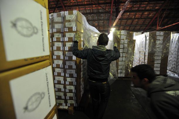 Trasladaron las urnas a los colegios para las elecciones