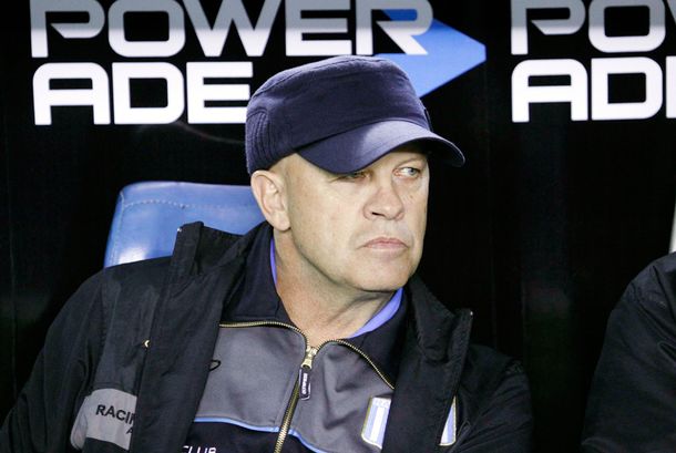 Tras cinco partidos, renunció Carlos Ischia en Racing