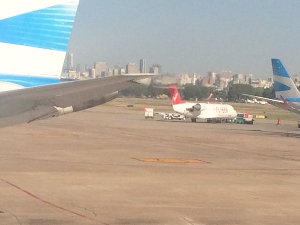 Avión que lleva a Boca a Mendoza por el Superclásico.