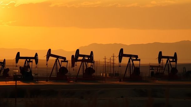 Los precios del petróleo subían ante una caída en los inventarios estadounidenses.