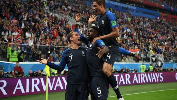 Todos saludan a Umtiti