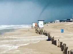 Una tromba marina en la costa de Pinamar Una tromba marina en la costa de Pinamar