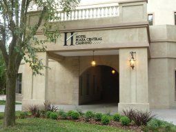 Avión retenido en Ezeiza: allanaron el hotel en el que están alojados los tripulantes iraníes y secuestraron teléfonos y documentación