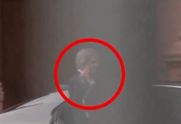 Insultaron a Luis Caputo en la puerta de Casa Rosada y respondió con un fuck you