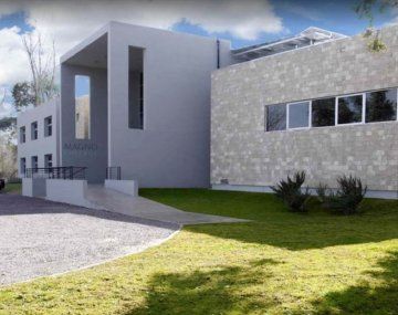 Magno College, de Pilar.
