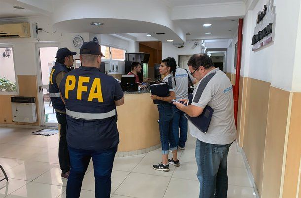 Embarazadas rusas: allanaron a la organización que las traía al país