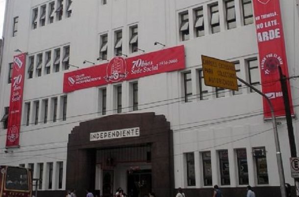 Allanaron la sede de Independiente por lavado de dinero y conexión con la barra