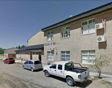 Una mujer casi mata a su ex marido en una reunión en el colegio de su hija