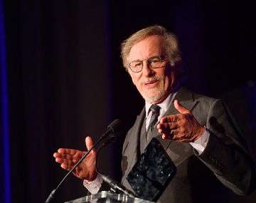 Spielberg asegura que Estados Unidos oculta la existencia de OVNIS