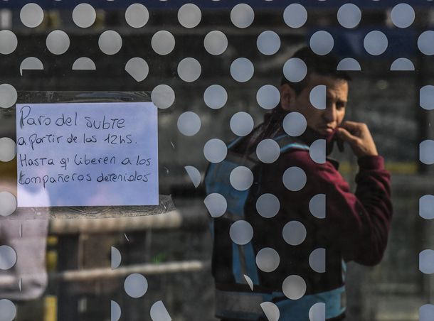 El paro total fue decidido por la detención de Segovia y otros 15 delegados gremiales