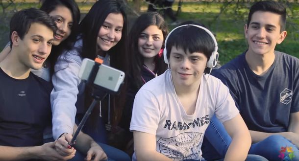 VIDEO: ¿Qué hace un chico con síndrome de Down cuando la madre no está?
