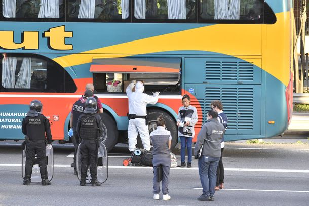 Gerardo Morales, sobre el micro detenido en la General Paz: No eché a los extranjeros que llegaron a La Quiaca