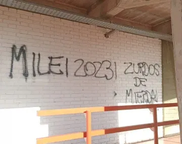 Así amaneció hoy la Facultad de Ciencias Políticas de la UNCuyo