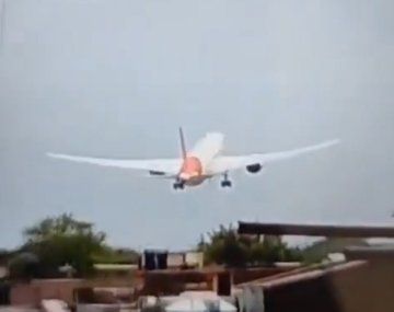 Videos: así se estrelló un avión de Air India con más de 200 pasajeros a bordo