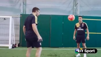 para practicar en casa: los jugadores de arsenal y divertido juego de punteria para practicar en casa: los jugadores de arsenal y divertido juego de punteria