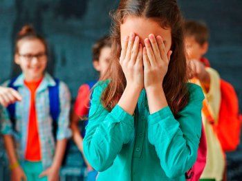 Dos hermanas deberán exponer el Diario de Ana Frank en una clase