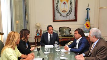 los gremios docentes esperan que scioli cambie su postura los gremios docentes esperan que scioli cambie su postura