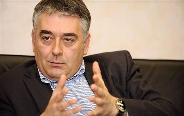 Quizás Hitler no mató suficientes gitanos, dijo un diputado francés