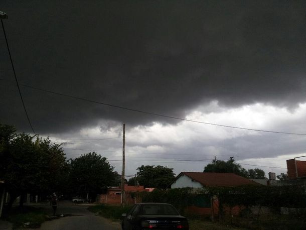 Una tormenta con ráfagas azotó la Ciudad y alrededores