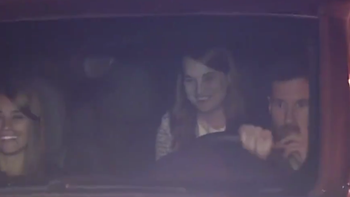 asi llegaron lionel messi y antonella roccuzzo al city center de rosario asi llegaron lionel messi y antonella roccuzzo al city center de rosario