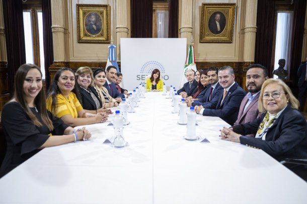 Cristina Kirchner se reunió con parlamentarios mexicanos en el Senado