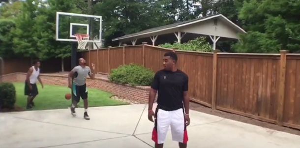 ¿Es Manu? El mejor jugador argentino ya tiene su doble exacto