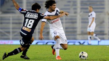 velez perdio con quilmes y dejo pasar la oportunidad de acercarse a la punta velez perdio con quilmes y dejo pasar la oportunidad de acercarse a la punta