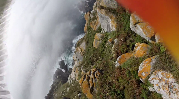 VIDEO: Una gaviota se roba una GoPro y graba su vuelo en una isla española