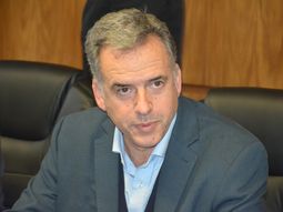 Yamandú Orsi debatirá en el Aeropuerto Internacional de Carrasco. Yamandú Orsi debatirá en el Aeropuerto Internacional de Carrasco.