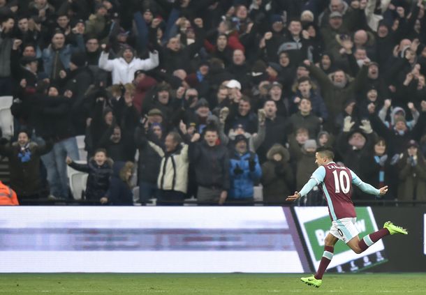 El 10 definió con clase con su pierna menos hábil