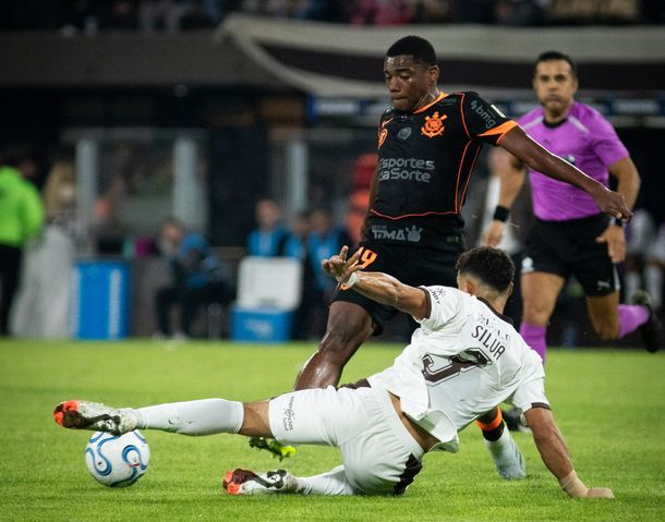 Platense cayó con Corinthians en su debut histórico en la Copa Libertadores
