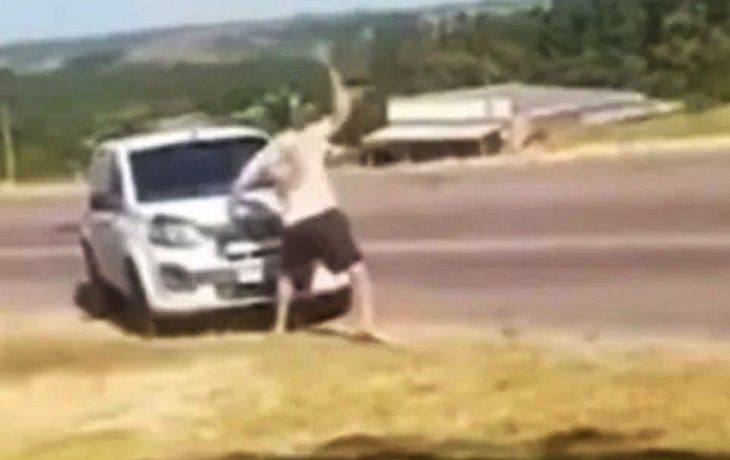 Ataque de furia de un argentino en Brasil: le destrozó el parabrisas a otro conductor