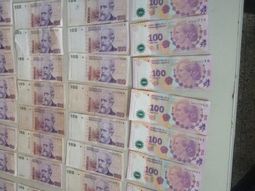 acompanada por ocho ninos, una mujer robo en una estacion de servicio acompanada por ocho ninos, una mujer robo en una estacion de servicio