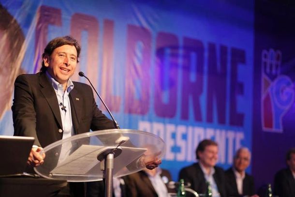 Renunció el candidato presidencial del partido de Piñera