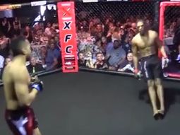 Un luchador de la MMA se desmayó en el primer asalto. Un luchador de la MMA se desmayó en el primer asalto.