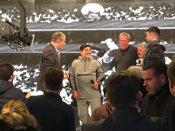 A 30 años, Diego Maradona recordó la mano de Dios: El árbitro me dijo  que lo volvería a cobrar