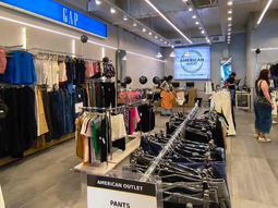 El supermercado con outlet de ropa importada: dónde conseguirla a buen precio