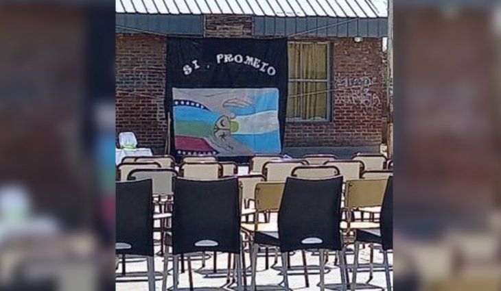 Neuquén: denuncian que en una escuela los alumnos prometieron a la bandera argentina y la mapuche