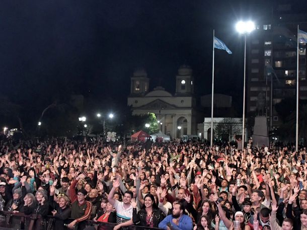 Miles de personas celebraron el 239° aniversario de Morón