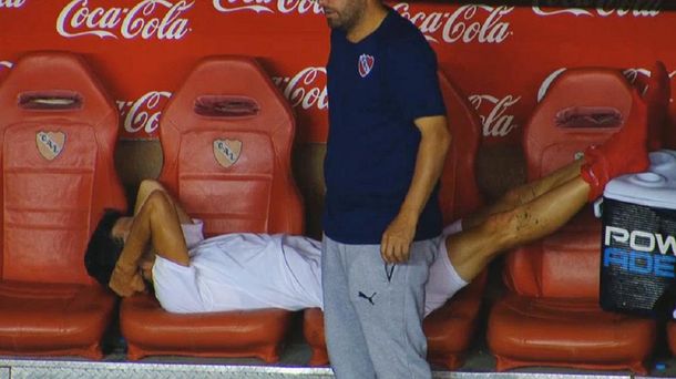 Albertengo es atendido en el banco de suplentes