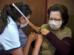 Coronavirus en Argentina: podr&iacute;a haber una vacuna antes de fin de a&ntilde;o
