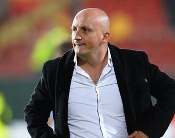 Explotó el DT del rival de Boca: No es justo que pueda incorporar refuerzos