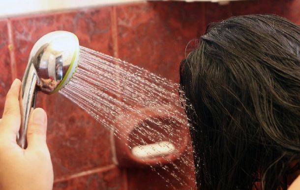 La Anmat prohibió la venta y el uso de un shampoo y un baño de crema