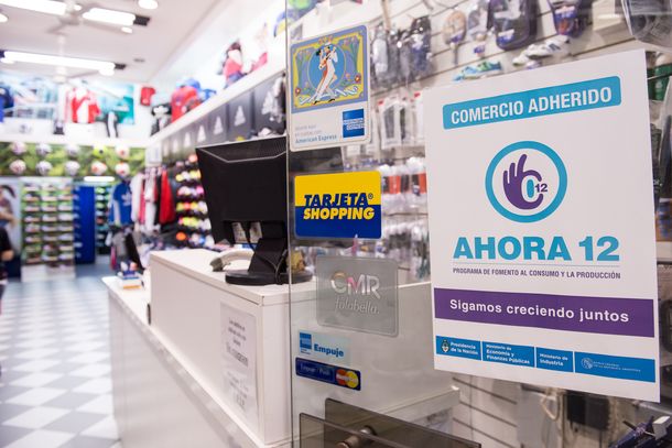 El gobierno analiza elevar de 12 a 18 e incluso hasta 24 la cantidad de cuotas del Ahora 12 para reflotar el consumo