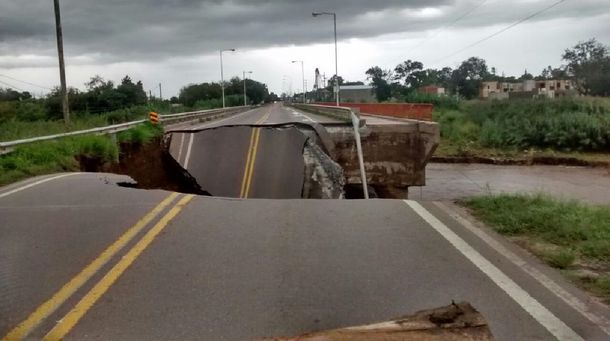 Córdoba: ahora el temporal partió un puente en dos sobre la ruta 9