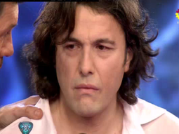 Ergün Demir, devastado por la muerte de su madre en las Mil y una noches