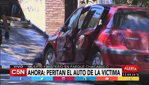 Misterio en Parque Chacabuco: hallan muerto a un hombre dentro de un auto